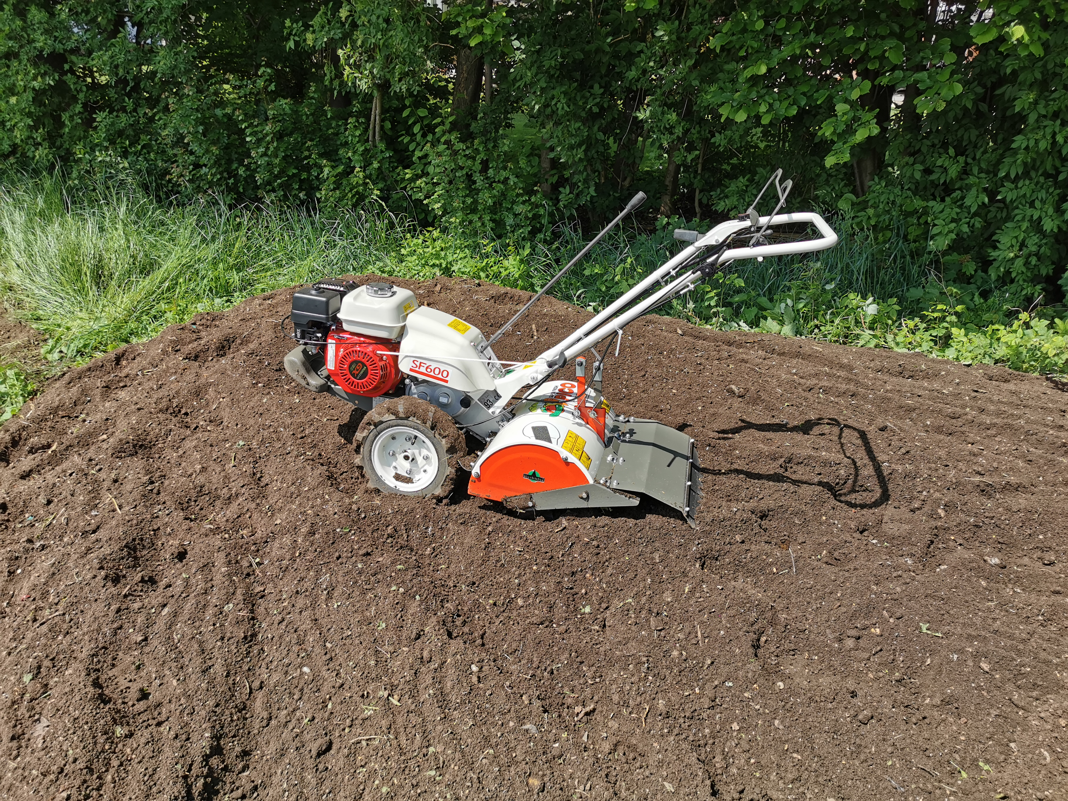 Herkules Gartenfräse SF 600 Umkehrfräse mit im Einsatz