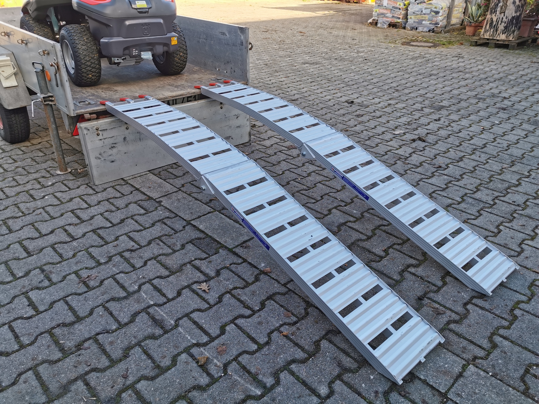 Esche klappbare Verladeschienen