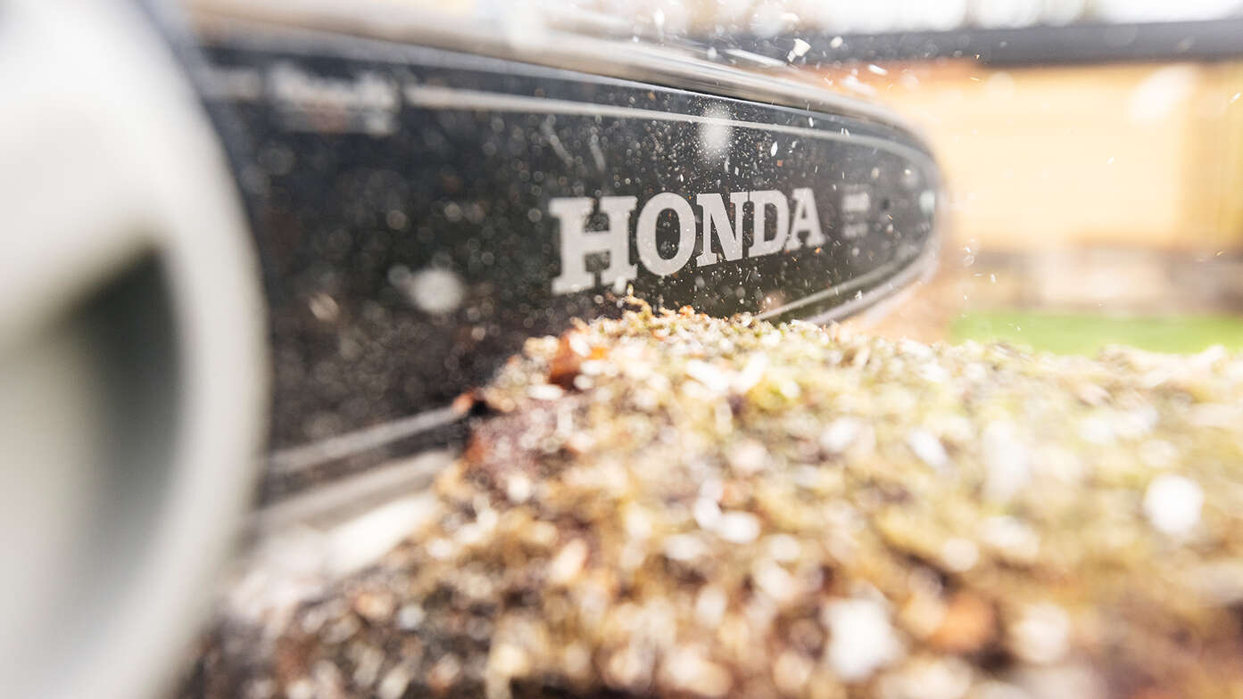 Honda Akku-Motorsäge HHC 36 BXB im Einsatz