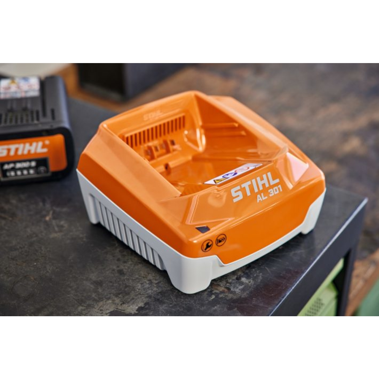 Stihl Schnellladegerät AL 301