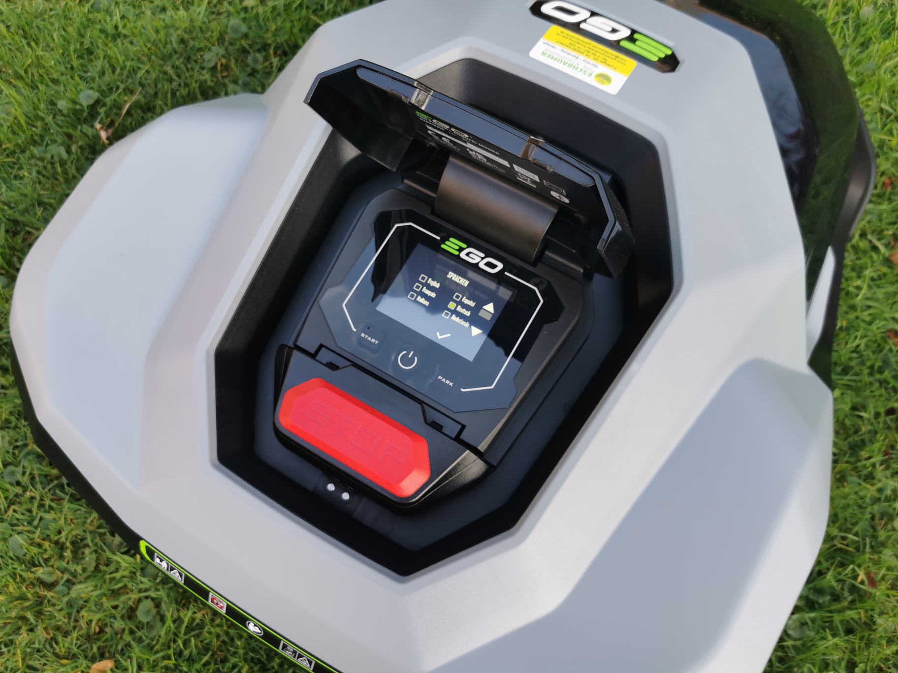 EGO Mähroboter RM2000E großes 3.5" Farb-Touchscreen-Display