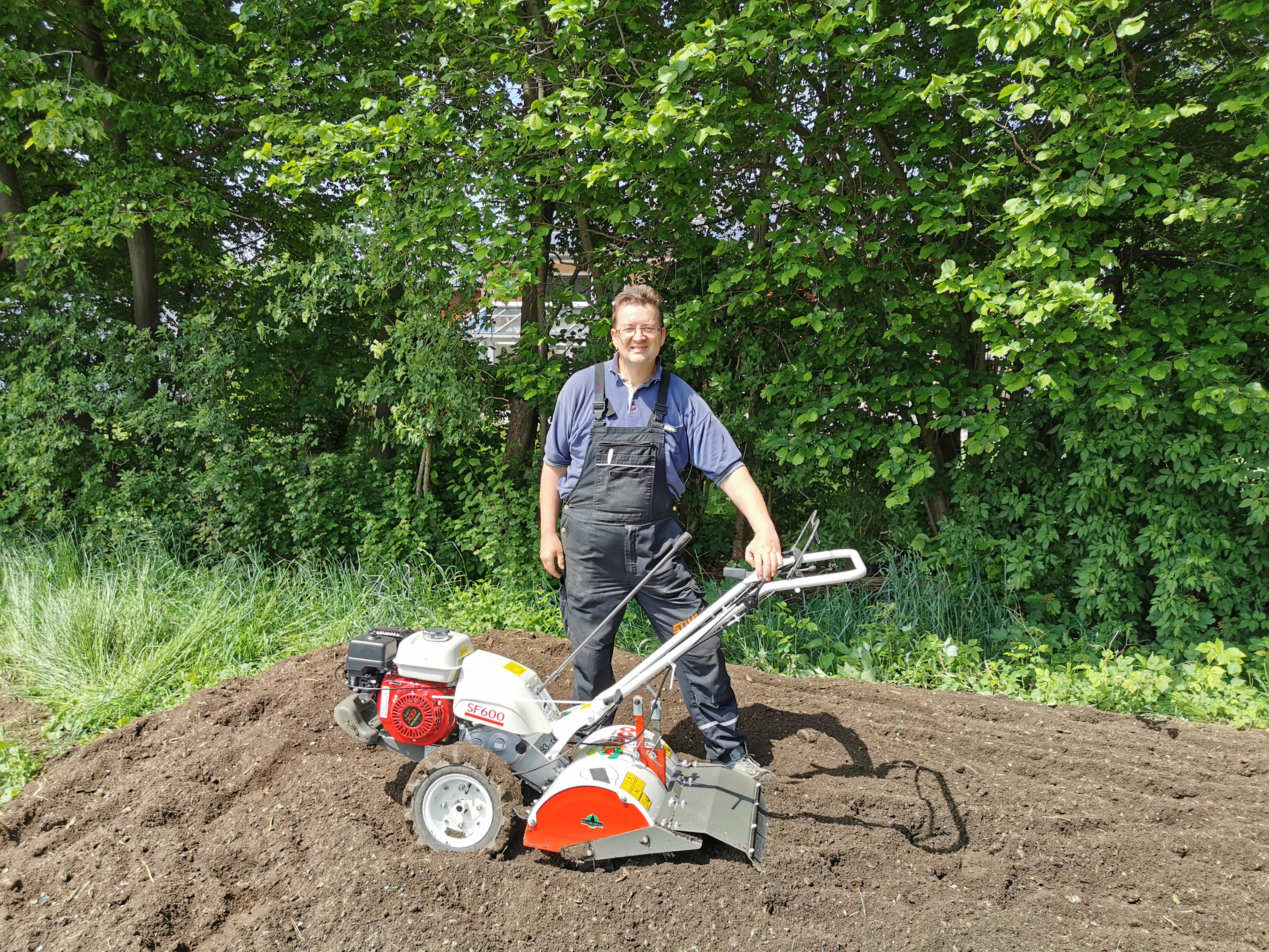 Herkules Gartenfräse SF 600 Umkehrfräse mit Bernhard Eschbaumer im Einsatz