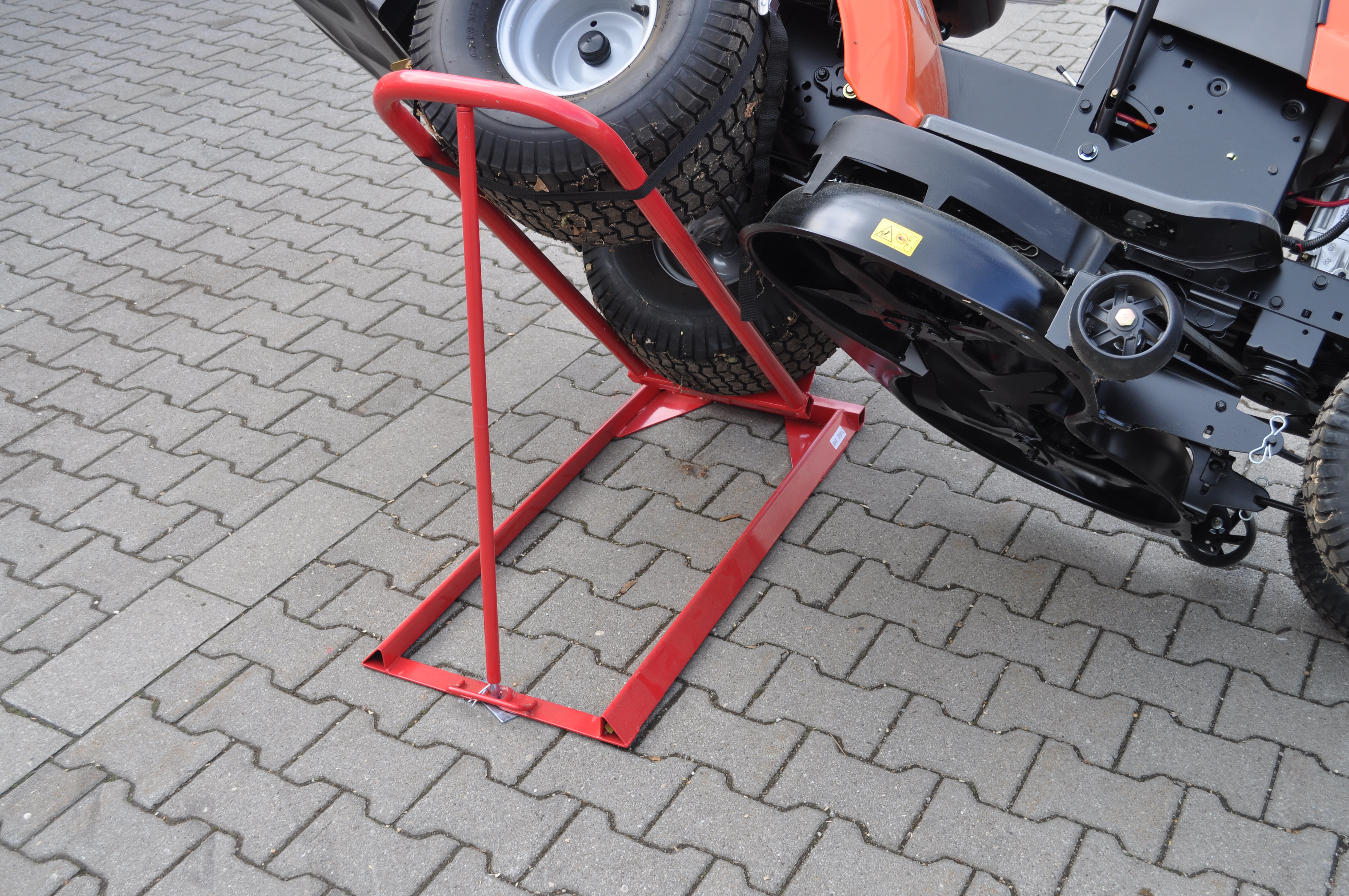 Oregon CLIPLIFT Kippvorrichtung mit Husqvarna Traktor
